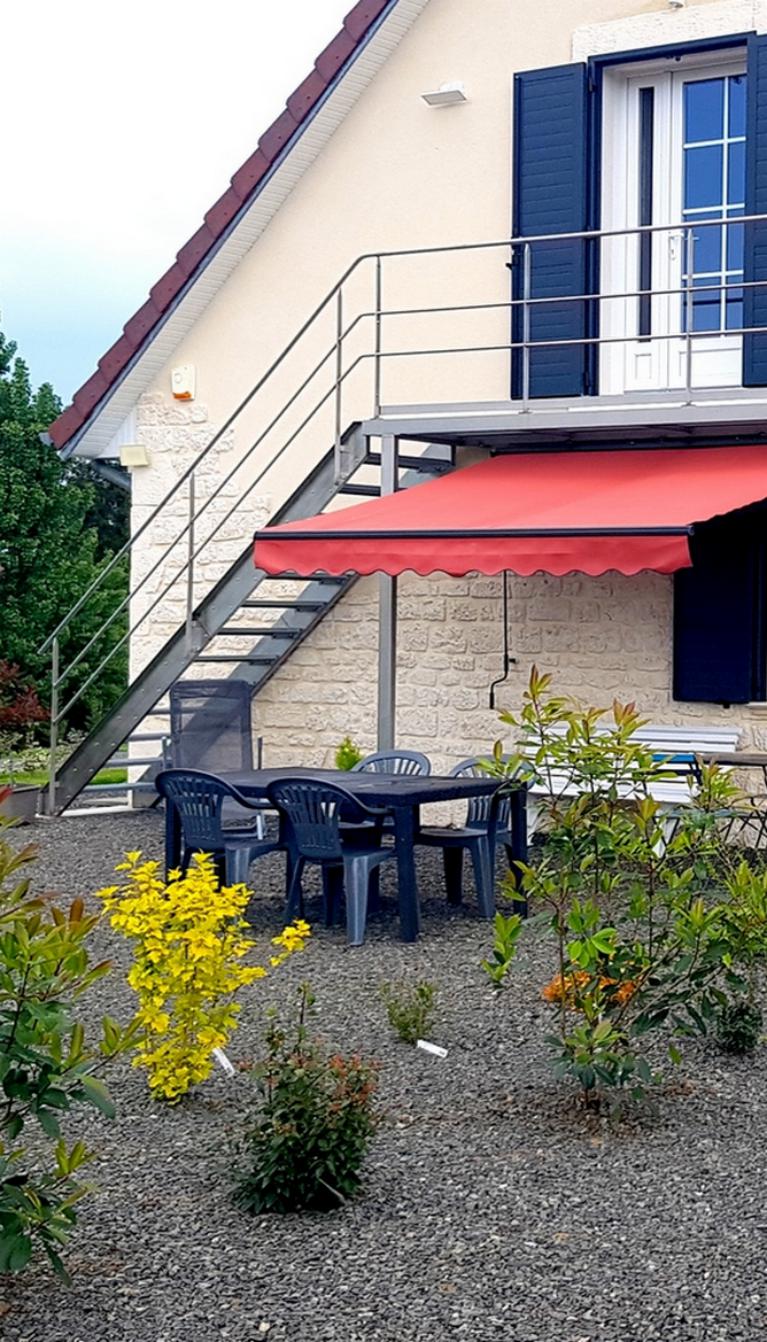 Coin repas exterieur chambre d'hôtes