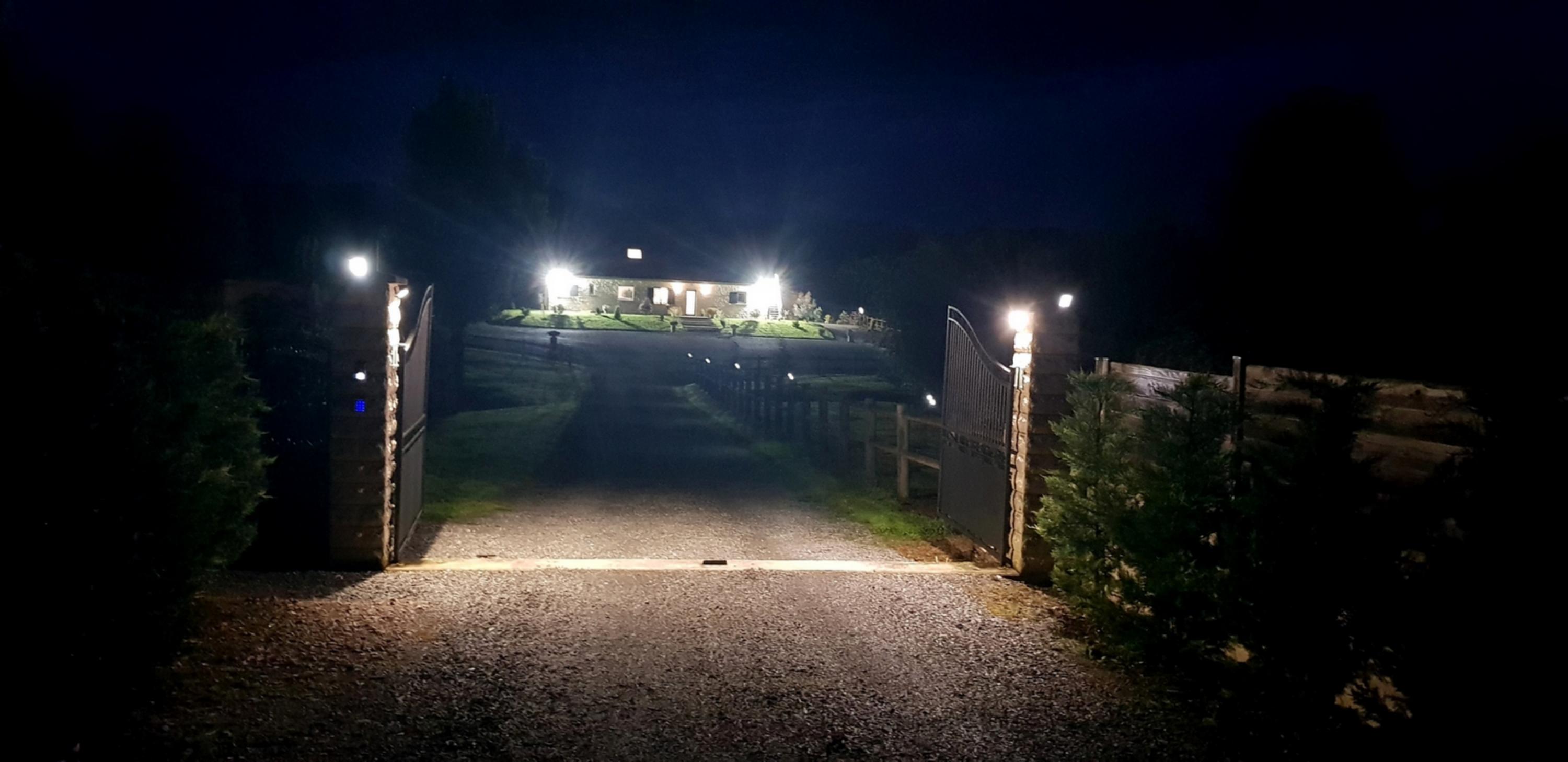le Clos des Prairies entree principale de nuit